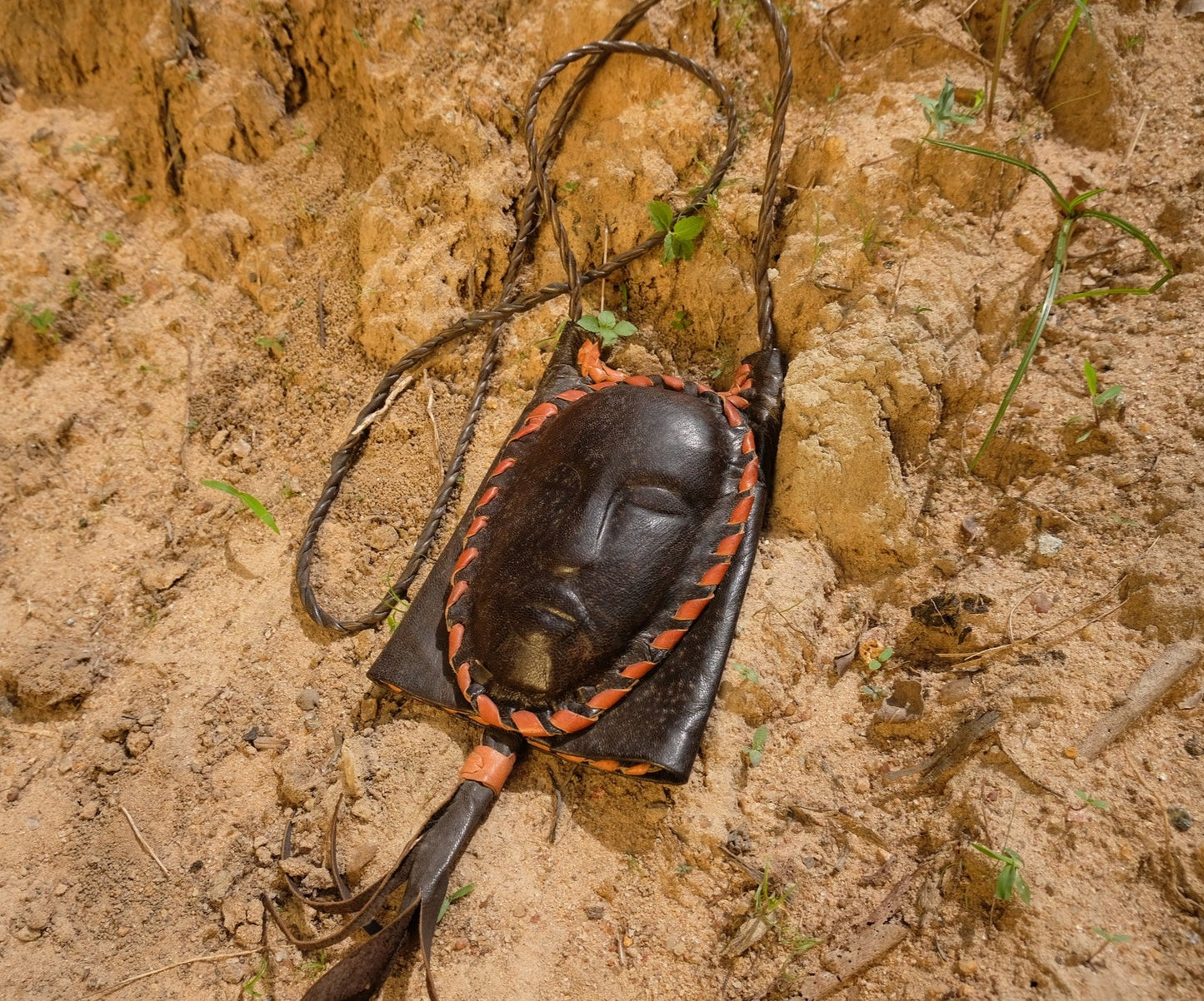 LEATHER POUCH PURSE | MASK FACE | NOIR