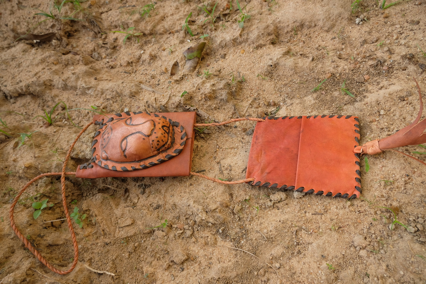 LEATHER POUCH PURSE | LION FACE | SABLE