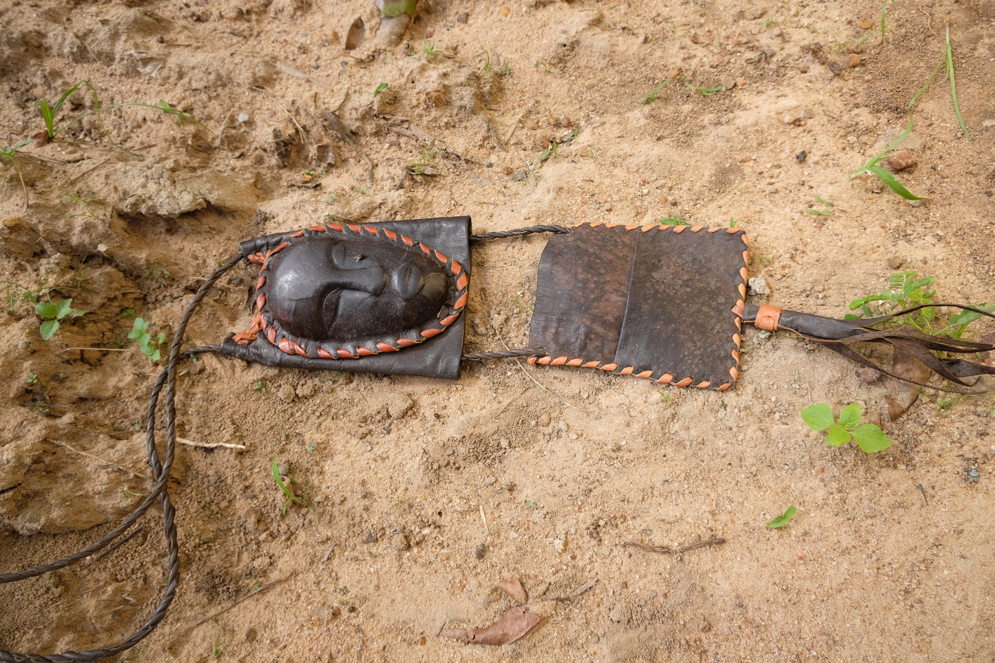 LEATHER POUCH PURSE | MASK FACE | NOIR