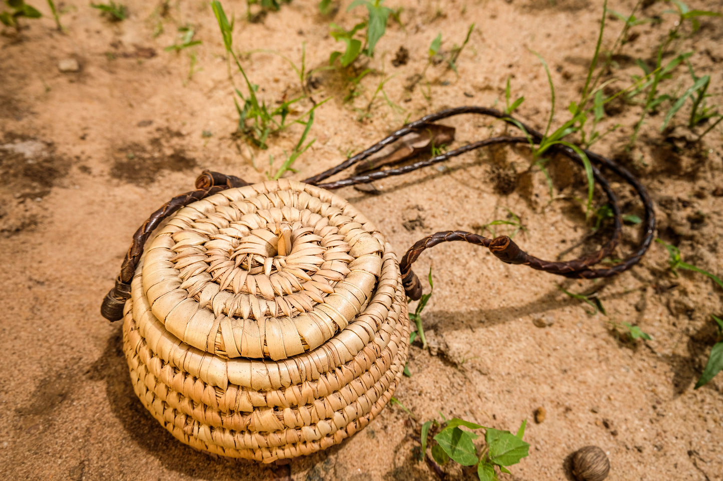 WOVEN POT PURSE