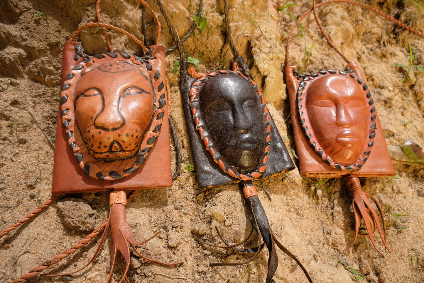 LEATHER POUCH PURSE | MASK FACE | NOIR