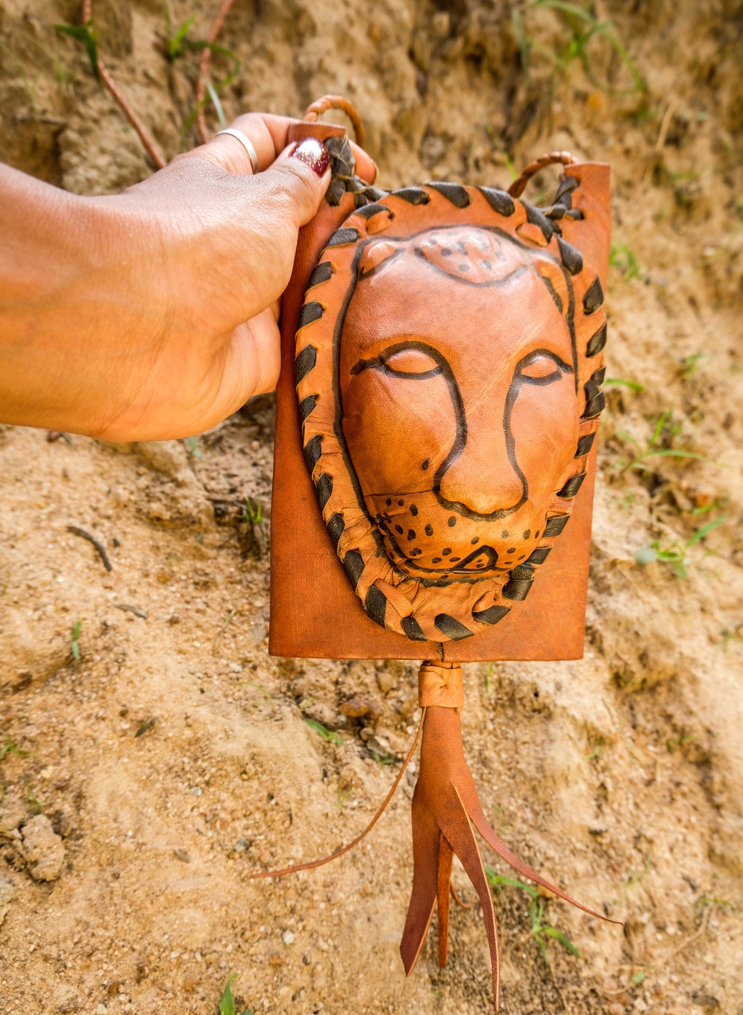 LEATHER POUCH PURSE | LION FACE | SABLE